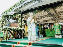 Епископ Тарский и Тюкалинский Петр принял участие в праздничных богослужениях в Троице-Сергиевой лавре