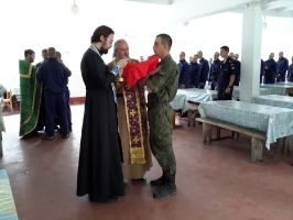 Священники военного отдела совершили чин обедницы и причастие солдат и офицеров в полевом лагере ВДВ